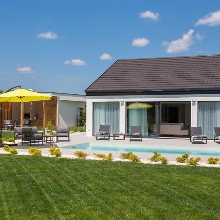 Bandelli Villas Oklaj Exterior photo